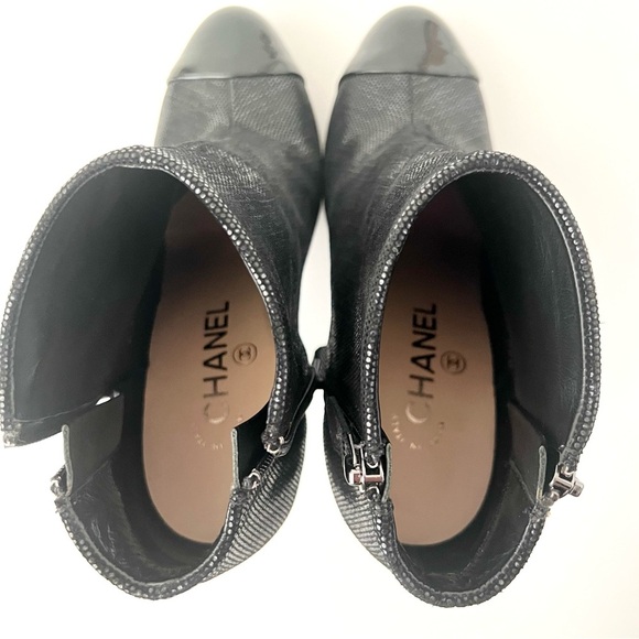 CHANEL | Cap Toe Black Leather Metallic Booties Interlocking CC Logo High Heel - Picture 9 of 13